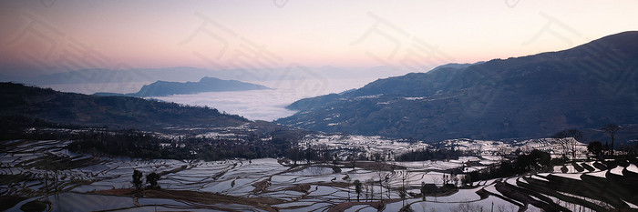 高山大海海报背景