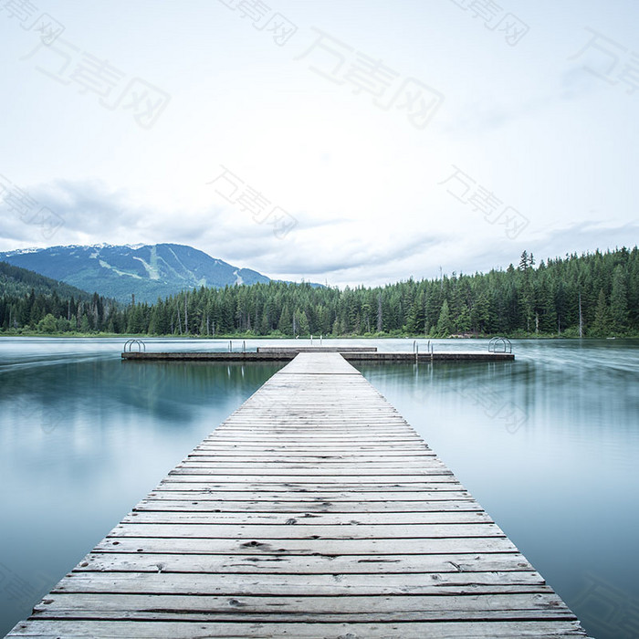 湖泊木桥背景