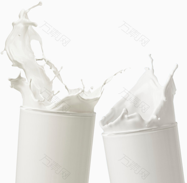 两杯碰撞牛奶