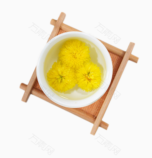 碗里的三朵菊花
