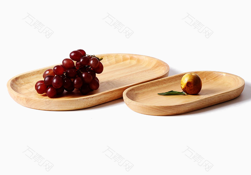盘子里的葡萄和枣子
